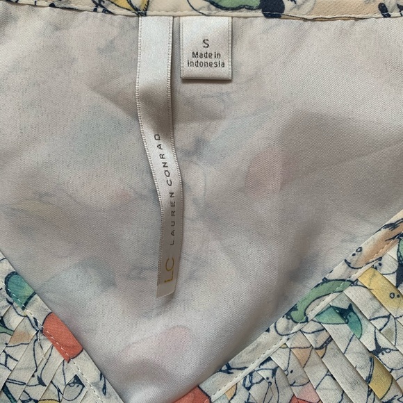 Bird blouse! - Picture 3 of 4